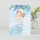 Blauwe Bloemen Doop met Foto Uitnodiging (Staand voorkant)