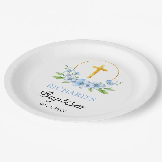 Blauwe bloemen en gouden kruis jongen bloemdoop papieren bordje (Gekanteld)