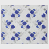 Blauwe bloemen en grijze bladeren op wit cadeaupapier (Vlak)