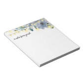 Blauwe bloemen en lichte lampjes op maat notitieblok (Schuin)