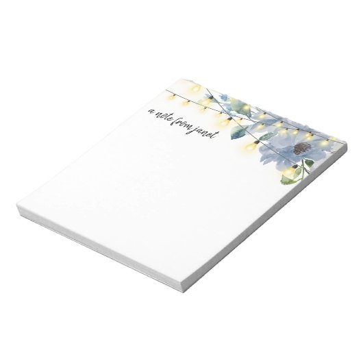 Blauwe bloemen en lichte lampjes op maat notitieblok (Linkerzijde)