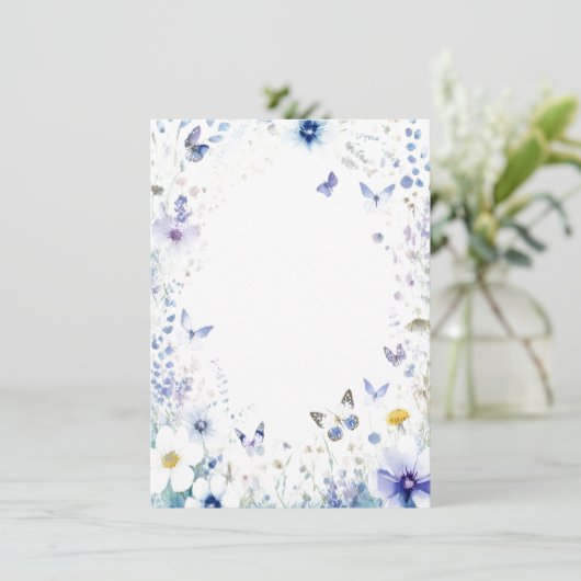 Blauwe bloemen en vlinders blanco bruiloft kaart (Staand voorkant)