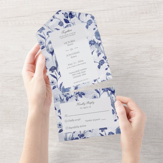 Blauwe bloemen en wijnstokken All In One Uitnodiging (Afscheurbaar)