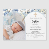 Blauwe bloemen foto boogjongen kruis Doop Magnetische Uitnodiging (Voorkant)