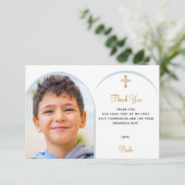 Blauwe bloemen foto jongen gouden kruis Eerste Com Bedankkaart (Staand voorkant)