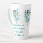 Blauwe bloemen latte cup: "Schaar!" Humor Latte Cu Latte Mok (Linkerhoek)