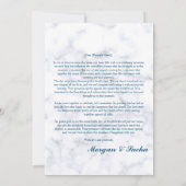 Blauwe bloemen met marmeren bruiloft aankondiging (Achterkant)