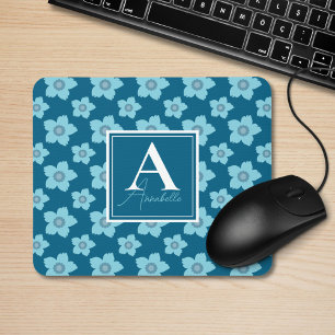 Blauwe bloemen op blauwe achtergrond monogram muismat