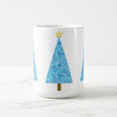 Blauwe bloemen op een moderne kerstboom koffiemok (Center)