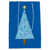 Blauwe bloemen op een moderne kerstboom medium cadeauzakje (Achterkant)