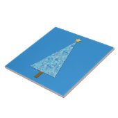Blauwe bloemen op een moderne kerstboom tegeltje (Zijkant)