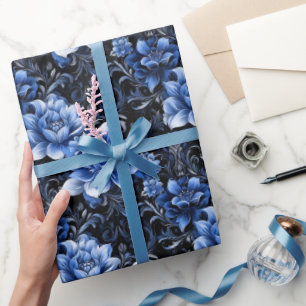Blauwe Bloemen op Zwart  Cadeaupapier