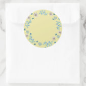 Blauwe Bloemen, pastelgele achtergrond, Ronde Sticker (Tas)