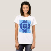 Blauwe Bloemen Tegel Patroon  Mediterraan T-shirt (Voorkant volledig)