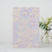 Blauwe bloemen tegen bladcamouflage briefpapier (Staand voorkant)
