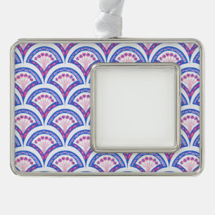 blauwe bloemendamaskpatroon verzilverd omlijst ornament