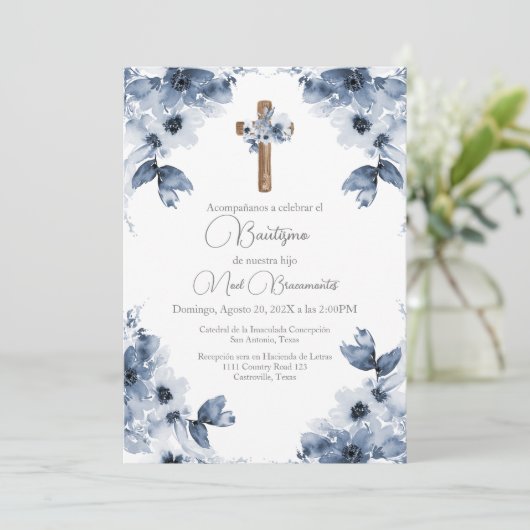 Blauwe bloemendoop uitnodiging in het Spaans (Staand voorkant)