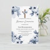 Blauwe bloemeneerste communieuitnodiging in het Sp Kaart (Staand voorkant)