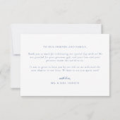 Blauwe Bloemenkam Monogram Elegante Huwelijk Bedankkaart (Achterkant)