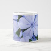 Blauwe Bloemige Bokeh Grote Koffiekop (Voorkant)
