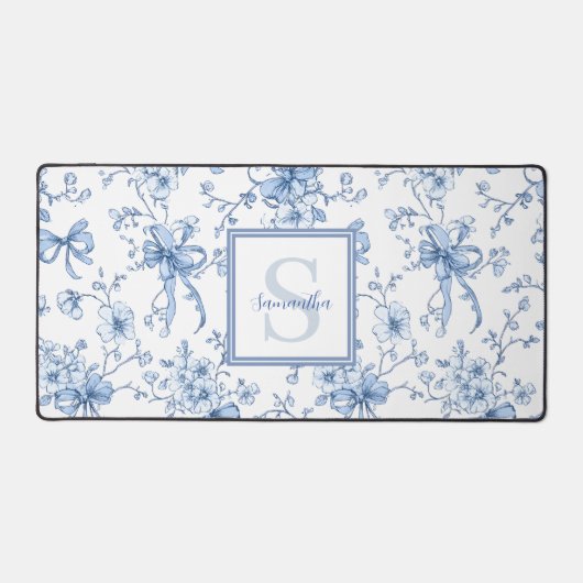 Blauwe Bloemige Franse Toile Monogram Naam Bureaumat (Voorkant)