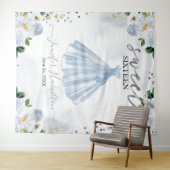 Blauwe bloemige roze jurk Sweet 16 achtergronddeco Wandkleed (In Situ (horizontaal))