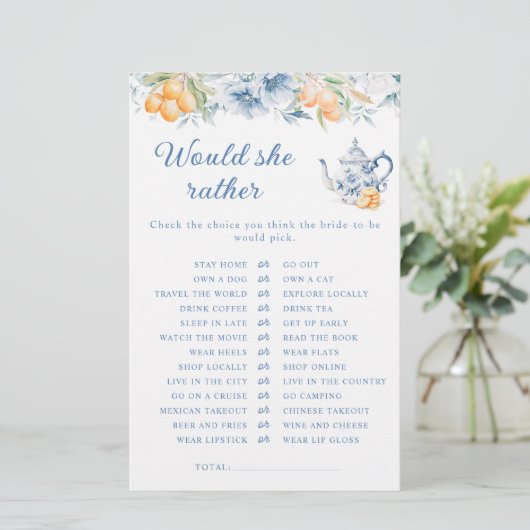 Blauwe bloemige theepot wil ze liever bruidsspel (Staand voorkant)