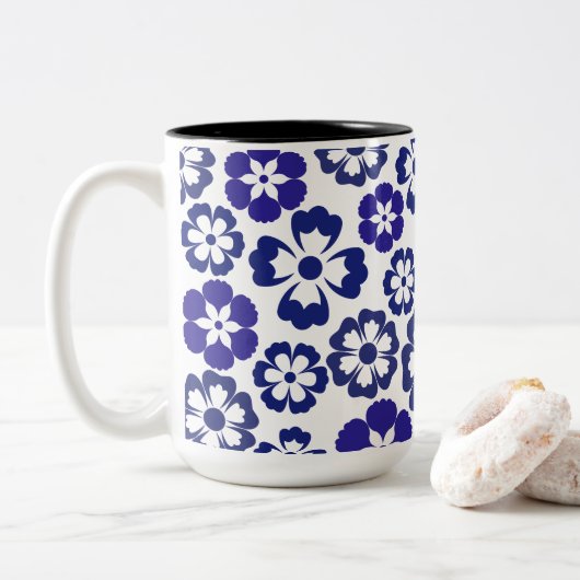 Blauwe bloesem Elegantie Tweekleurige Koffiemok (Met donut)