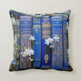 Blauwe boeken en bloesems kussen