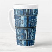 Blauwe boekenplanken  boeken latte mok (Linkerhoek)