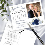 Blauwe Boho Rozen Foto en Agenda Opslaan Datum Aankondigingskaart<br><div class="desc">Deze trouwe bruiloft Save the Date briefkaart heeft een elegant bloemontwerp voor de waterverf met een boeket van prachtige handbeschilderde rozen en bloesems in tinten van stoffige blauw, marine en indigoeroe. De linkerkant van de kaart heeft een klantgerichte kalender met een hart rond uw trouwdatum, evenals ruimte voor uw namen,...</div>
