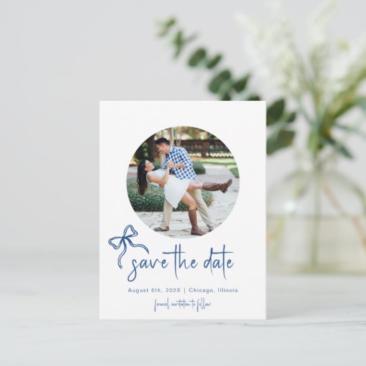 Blauwe boog hand getekend opslaan van de datum fot aankondigingskaart (Staand voorkant)