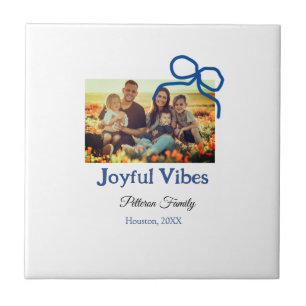 Blauwe boog vreugdevolle Vibes voeg familienaam fo Tegeltje