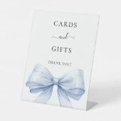 Blauwe boog witte kaarten geschenken teken reclamebord met voetstuk (Voorkant)