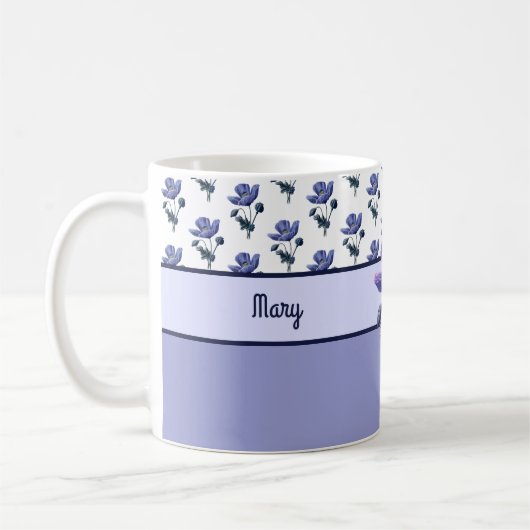 blauwe botanische papaver met monogram koffiemok (Links)
