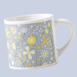 blauwe botanische wilde bloem espresso kop<br><div class="desc">Moderne waterverf,  geel,  groen en wit botanisch,  wild bloempatroon op een bleke blauwe achtergrond voor een vers zomergevoel. Ideaal voor een cadeau om je speciale mensen te bedanken.</div>