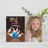 Blauwe Bowling Birthday Uitnodigingen met foto (Staand voorkant)