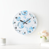 Blauwe bubbels met zwarte cijfers grote klok (Huis)