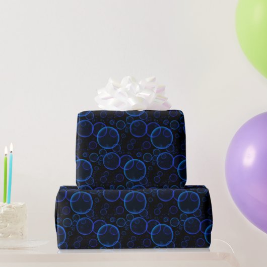 Blauwe bubbels op zwart cadeaupapier (Feestgeschenken)