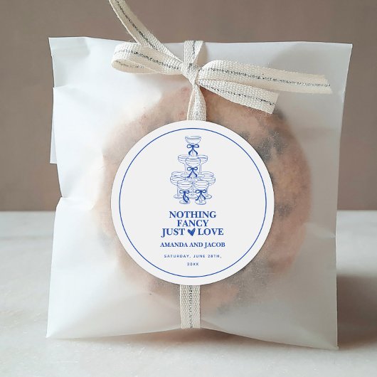 Blauwe Champagnetoren Niets gewoons, gewoon liefde Ronde Sticker