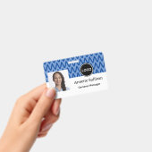 Blauwe Chevron | Bedrijfslogo & Streepjescode | We Badge (Handheld)