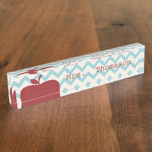 Blauwe Chevron Red Apple-leerstoel Naambordje (Zijkant)