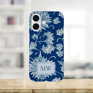 Blauwe Chinese Bloemenkrans Custom Monogram iPhone 16 Hoesje