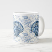 Blauwe Chinoiserie Shell Jumbo Keramische Mok (Voorkant rechts)