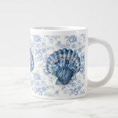 Blauwe Chinoiserie Shell Jumbo Keramische Mok (Rechts)