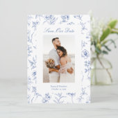 Blauwe Chinoiserie Toile Bloemen Foto Save The Date (Staand voorkant)