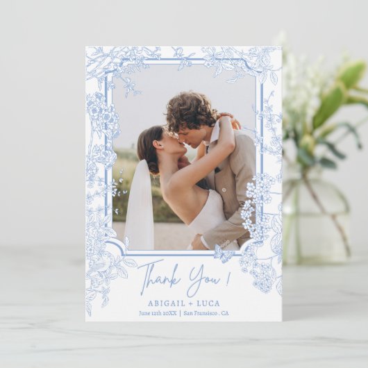 Blauwe Chinoiserie Toile de Jouy Trouwfoto Bedankkaart (Staand voorkant)