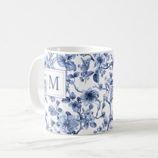Blauwe Chinoiserie Toile Pattern Monogram Koffiemok (Voorkant links)