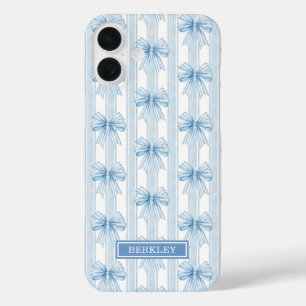 Blauwe Coquette Strikken op Strepen Monogram iPhone 16 Plus Hoesje