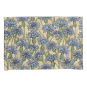 Blauwe cornbloemen, wilde bloemen op honnegeel kussensloop (Voorkant-Rechts)